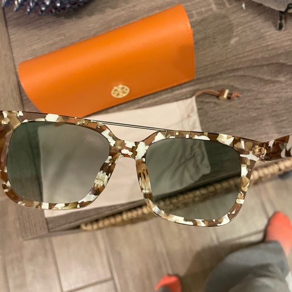 Tory Burch Tortoise and White Sunglasses - Picture 2 of 4